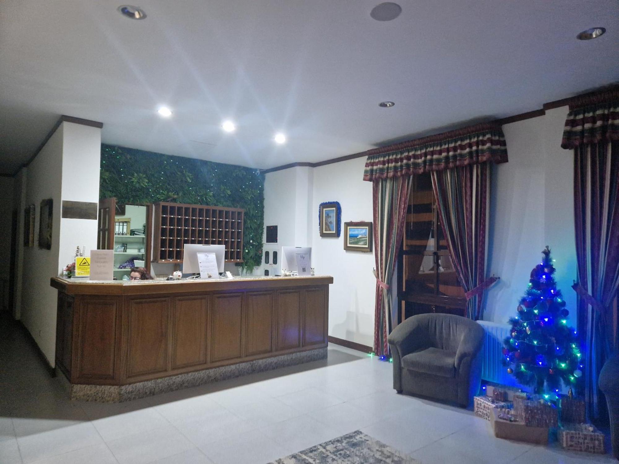 Peninsular Hotel 3*