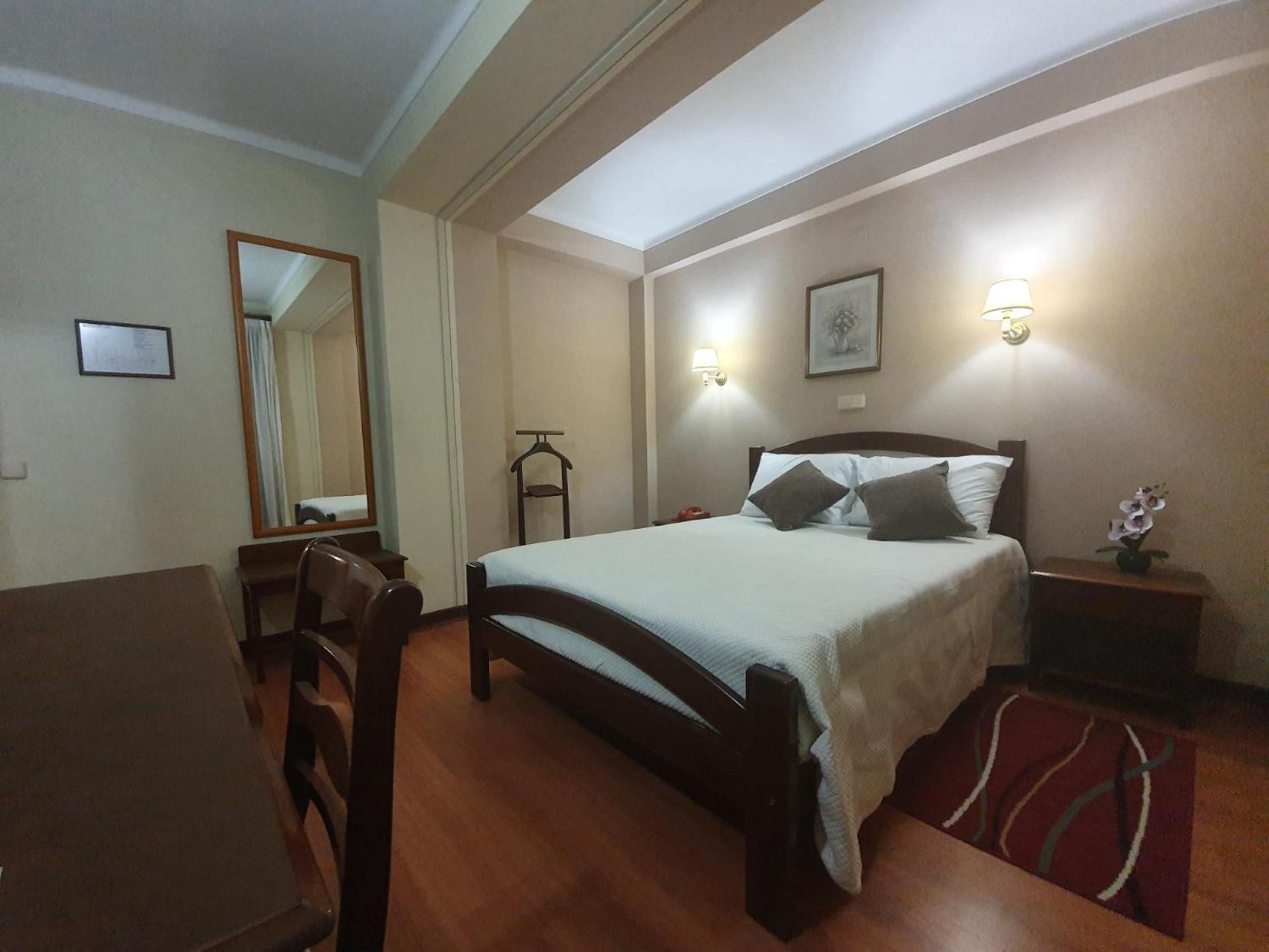 Peninsular Hotel 3*